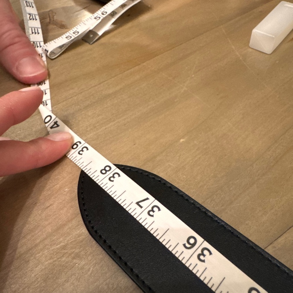 Gucci Black Belt with Gold GG Buckle- fits a size 26/27 waist - Picture 12 of 13